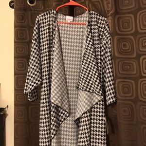 BNWT Lularoe Shirley Houndstooth Large
